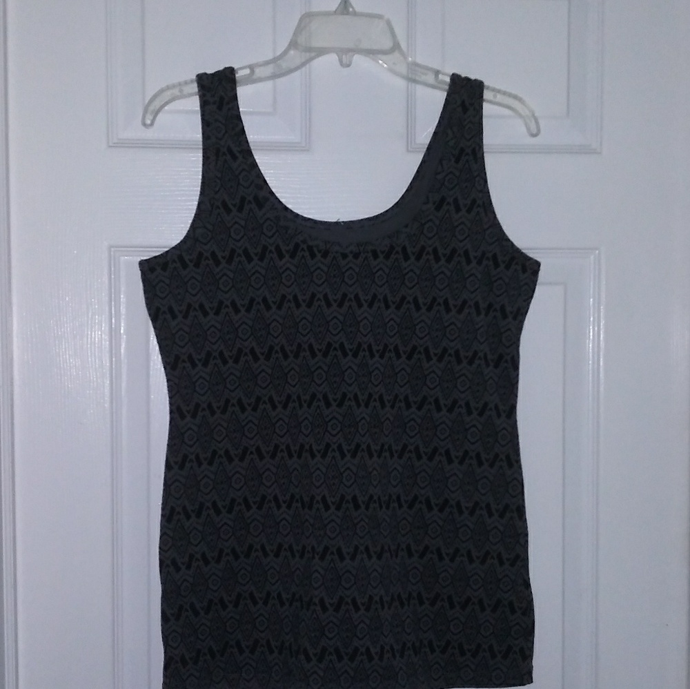 💜Tribal print fitted tank. Brand new.